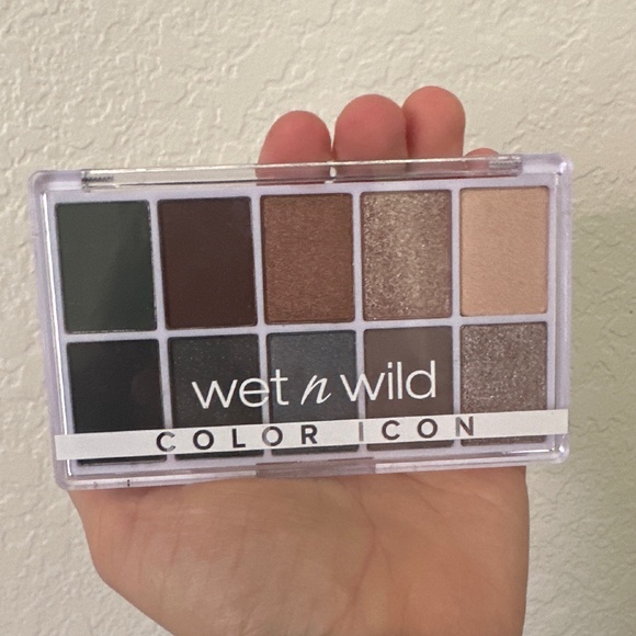 Eye shadows - Picture 1 of 3